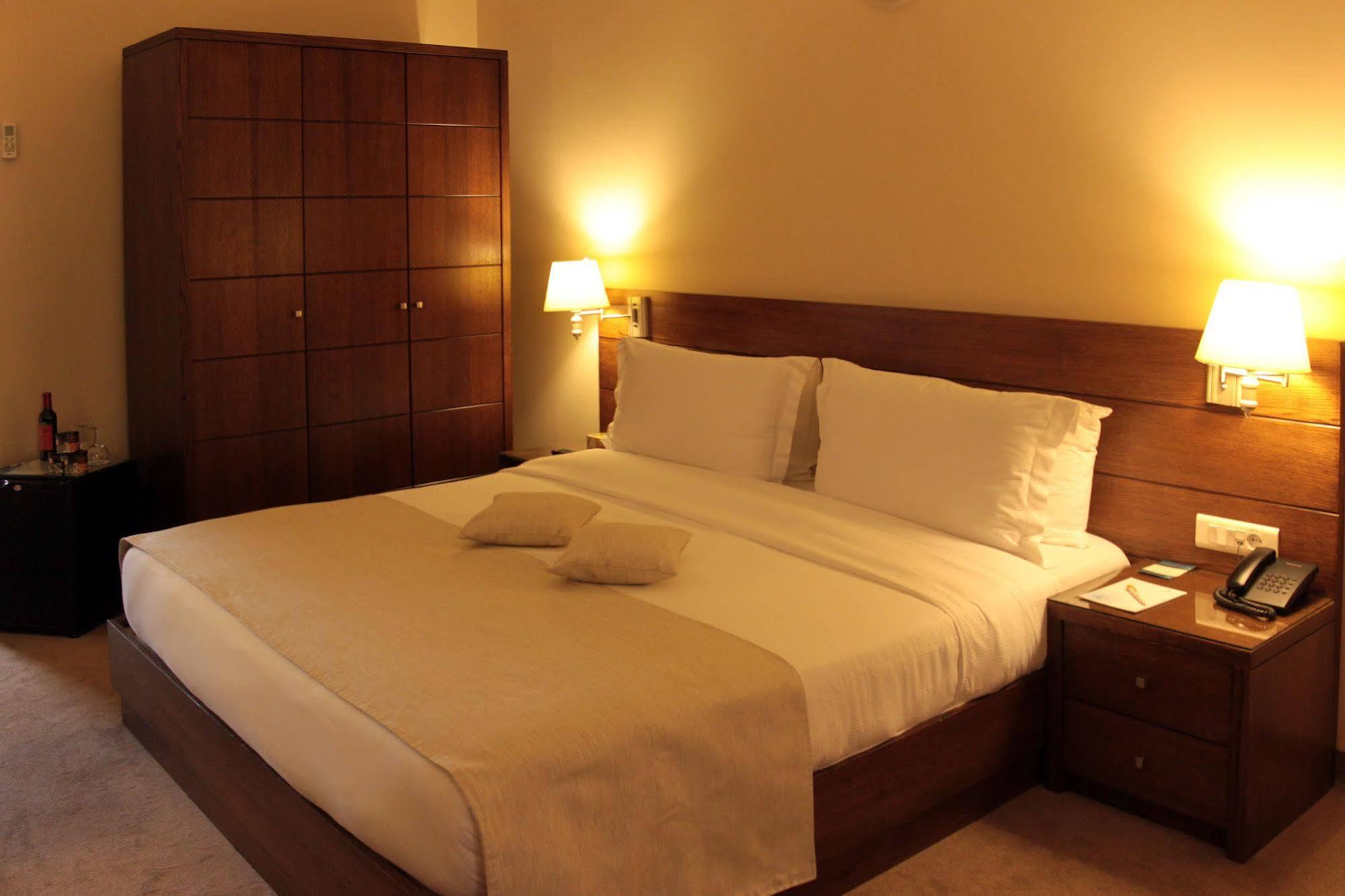 Cosmopolitan Hotel Beirut Exterior foto