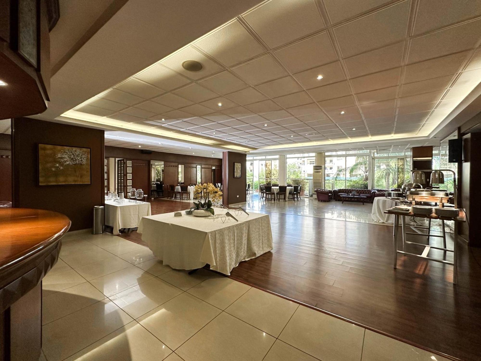 Cosmopolitan Hotel Beirut Exterior foto
